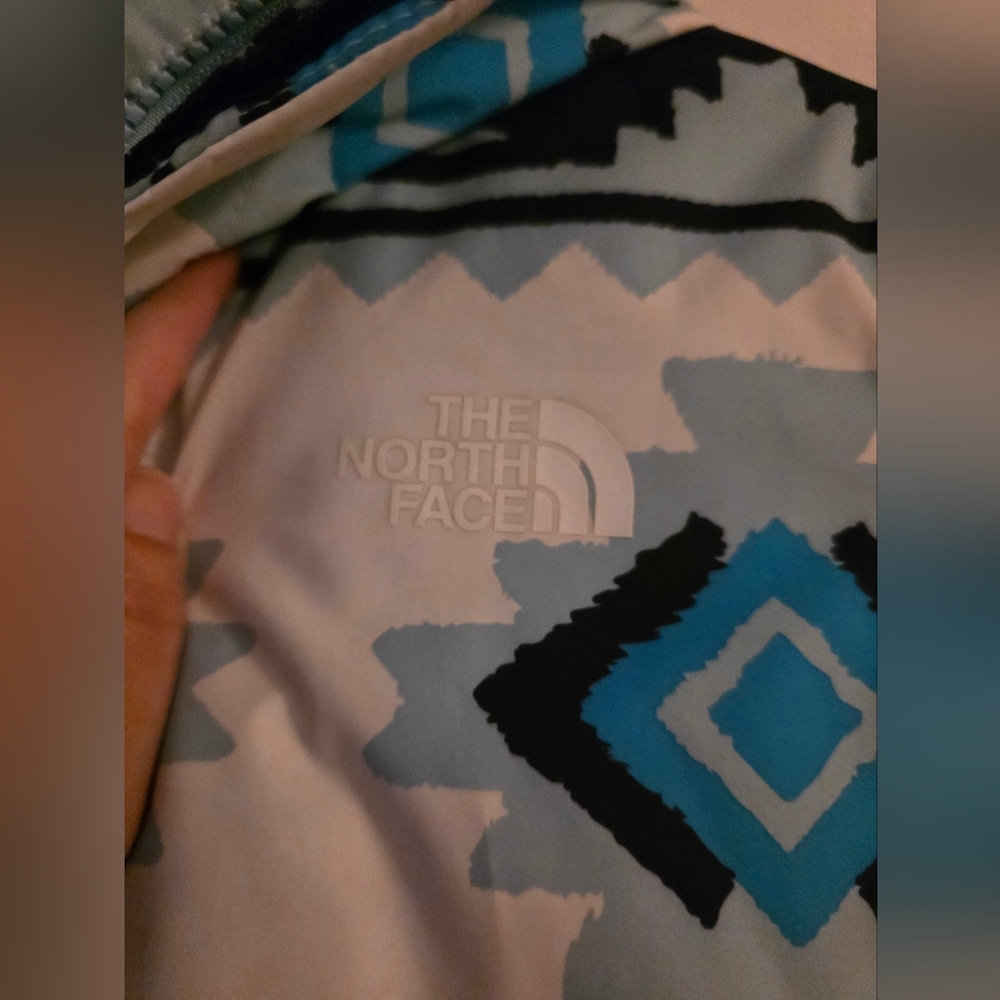 The North Face Girls' Brianna Insulated Hooded Jacket in the Aztec Blue‎ Size L - Picture 7 of 8